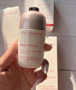 پک سه عددی ضد لک آبرسان روشن کننده و جوان ساز برایت پلاس ریتول (پاریس) Clarins bright plus ritual set